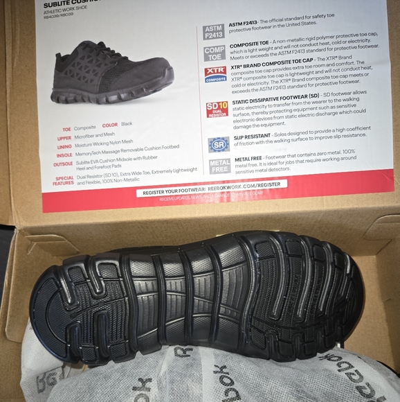 Reebok composite toe work shoe - Picture 3 of 3